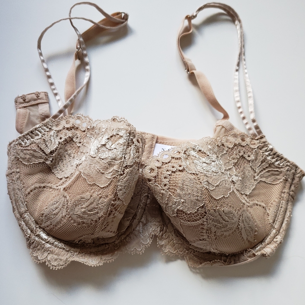 NATORI Bra Size 34C Beige/ Nude Demi Lace  Sexy Great Used Condition